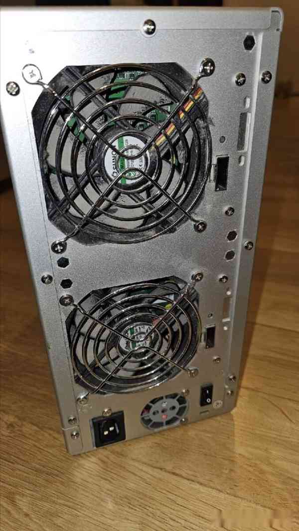 Stardom sata diskove pole 8tb alu - foto 3