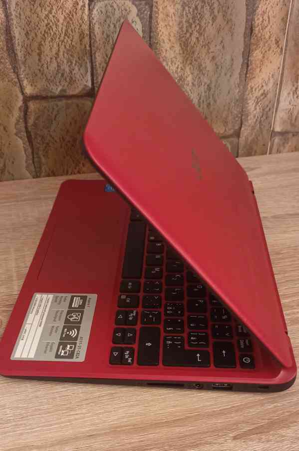 Notebook Acer Aspire 1 (A111-31-C82A) 11,6" červený - foto 3