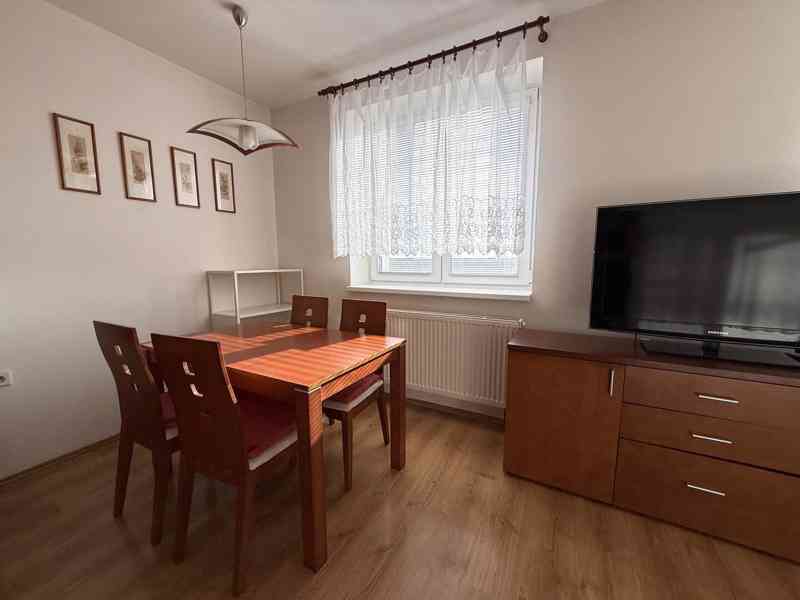 PRONÁJEM CIHLOVÉHO BYTU 2+KK VE ŠLAPANICÍCH U BRNA   - foto 6