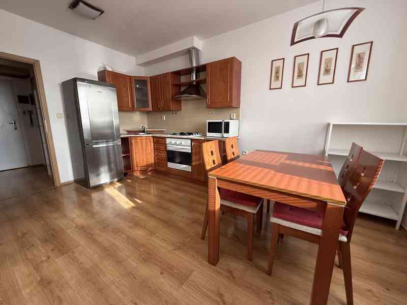 PRONÁJEM CIHLOVÉHO BYTU 2+KK VE ŠLAPANICÍCH U BRNA   - foto 2
