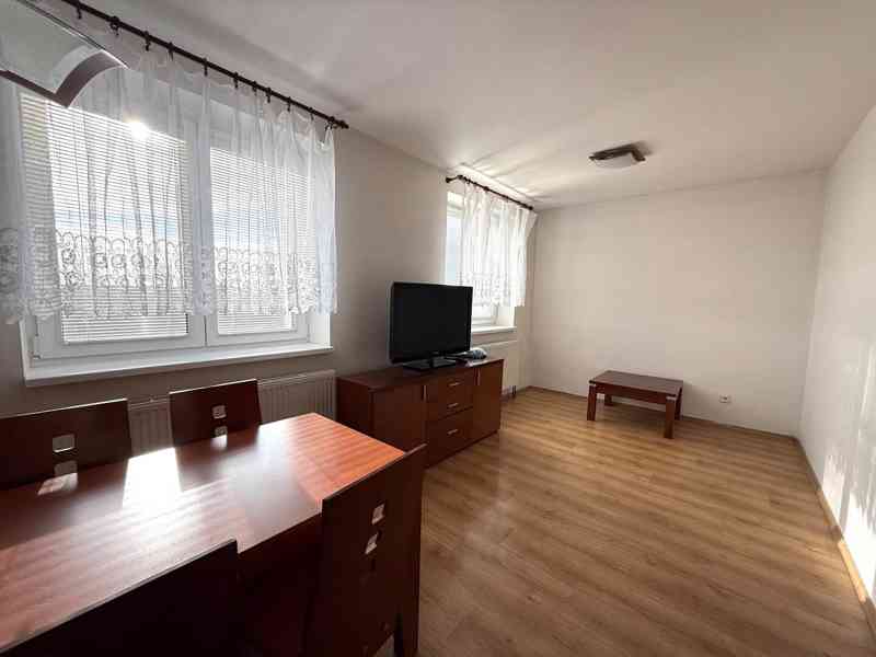 PRONÁJEM CIHLOVÉHO BYTU 2+KK VE ŠLAPANICÍCH U BRNA   - foto 9