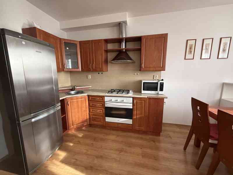 PRONÁJEM CIHLOVÉHO BYTU 2+KK VE ŠLAPANICÍCH U BRNA   - foto 4