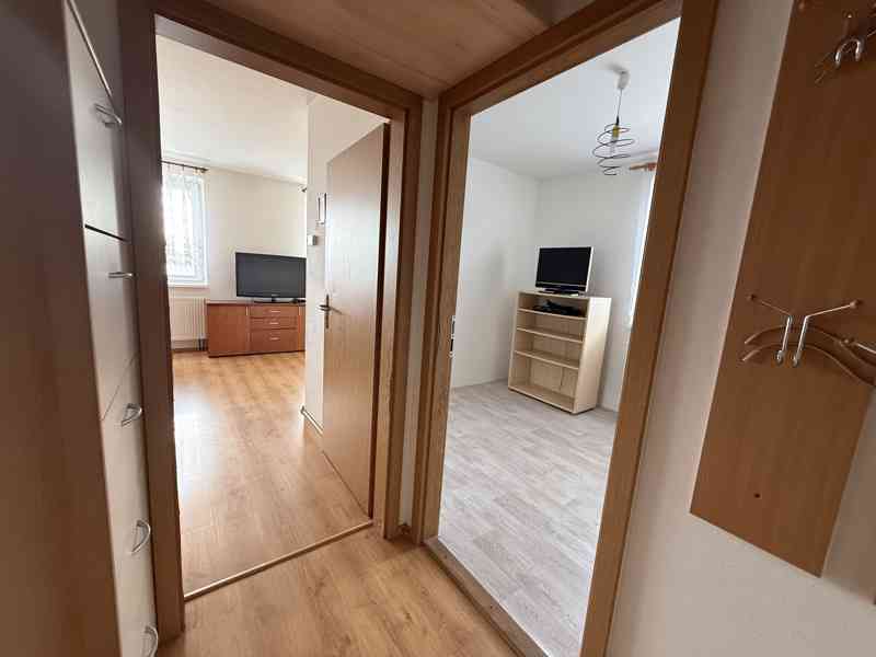 PRONÁJEM CIHLOVÉHO BYTU 2+KK VE ŠLAPANICÍCH U BRNA   - foto 11