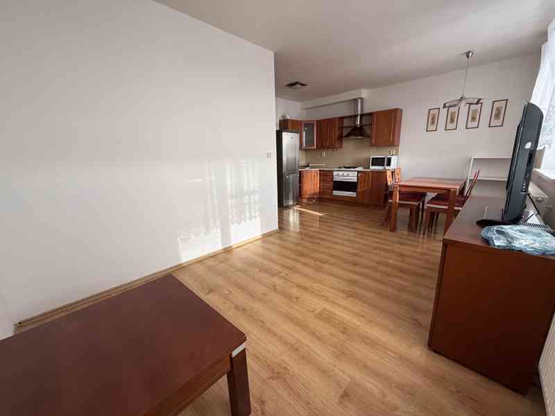 PRONÁJEM CIHLOVÉHO BYTU 2+KK VE ŠLAPANICÍCH U BRNA   - foto 10