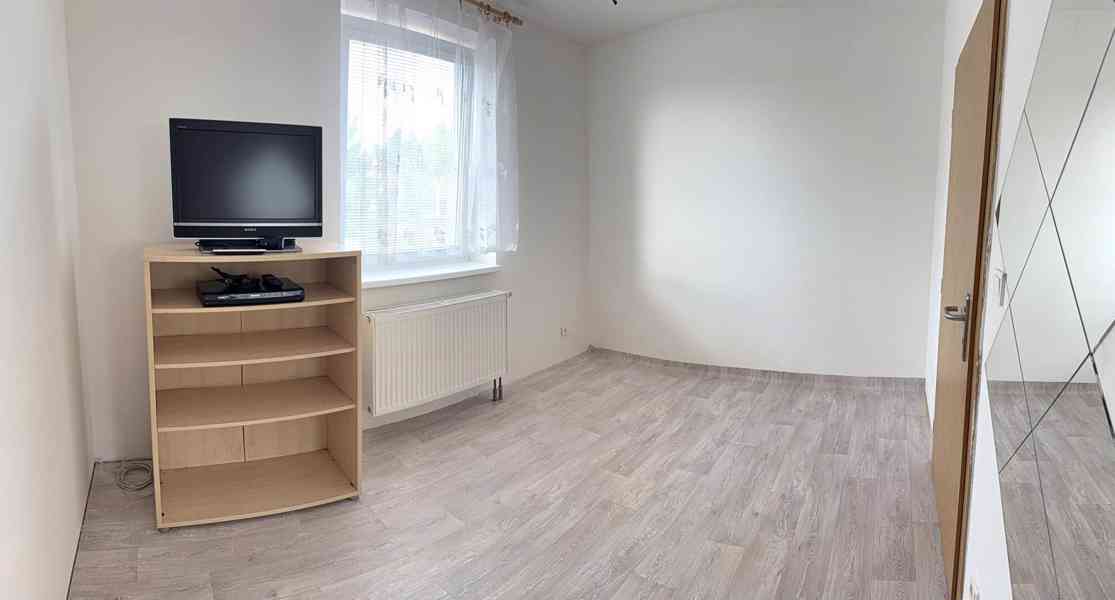 PRONÁJEM CIHLOVÉHO BYTU 2+KK VE ŠLAPANICÍCH U BRNA   - foto 12