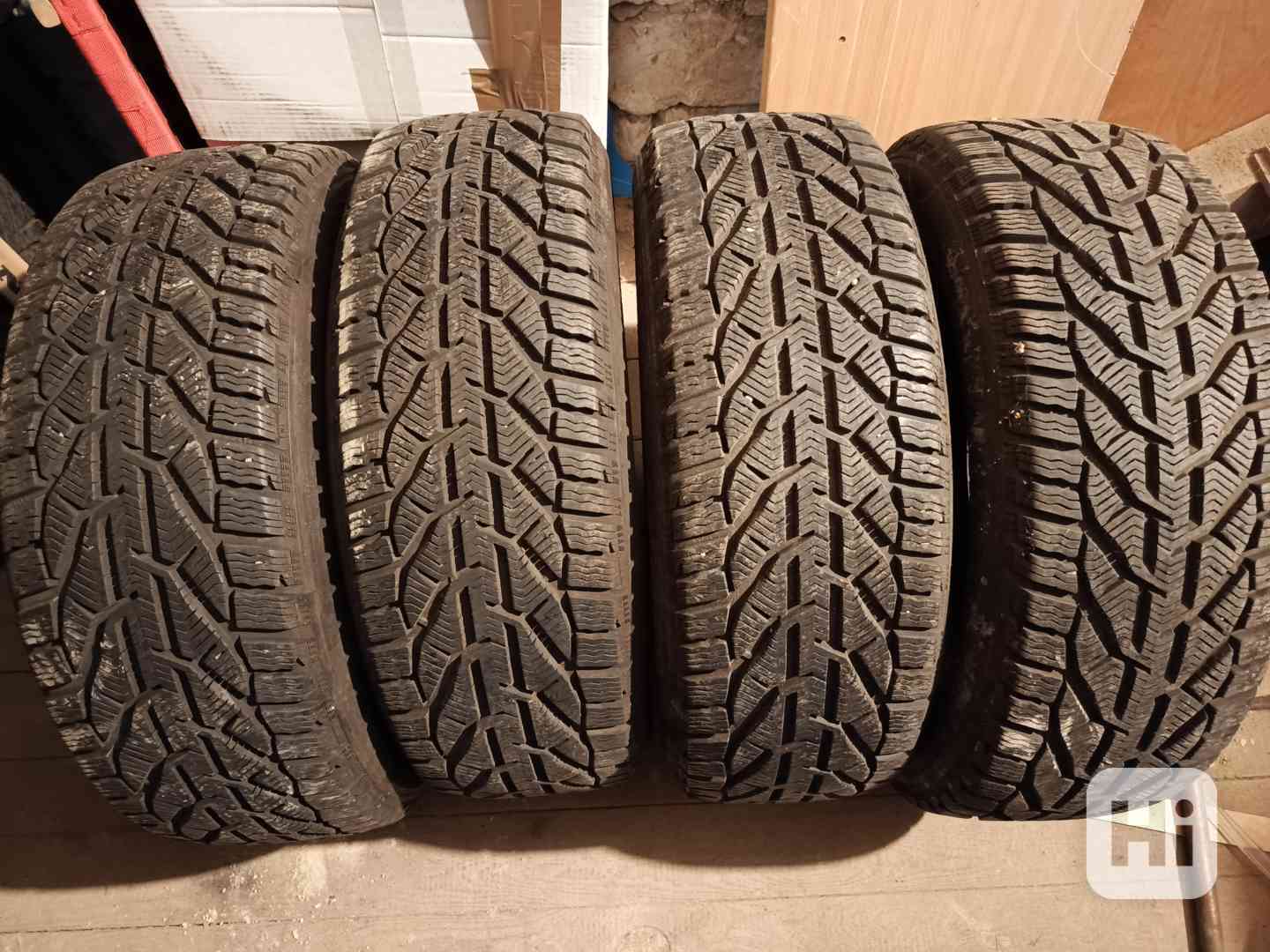 Prodám zimní pneu 205/55R17 z roku 2020 se vzorkem 8mm - foto 1
