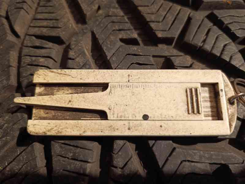 Prodám zimní pneu 205/55R17 z roku 2020 se vzorkem 8mm - foto 6
