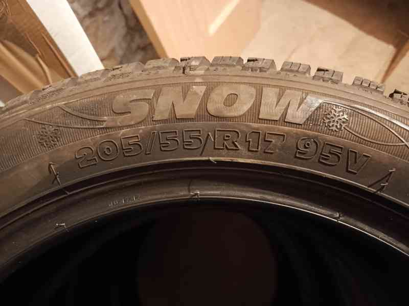 Prodám zimní pneu 205/55R17 z roku 2020 se vzorkem 8mm - foto 2