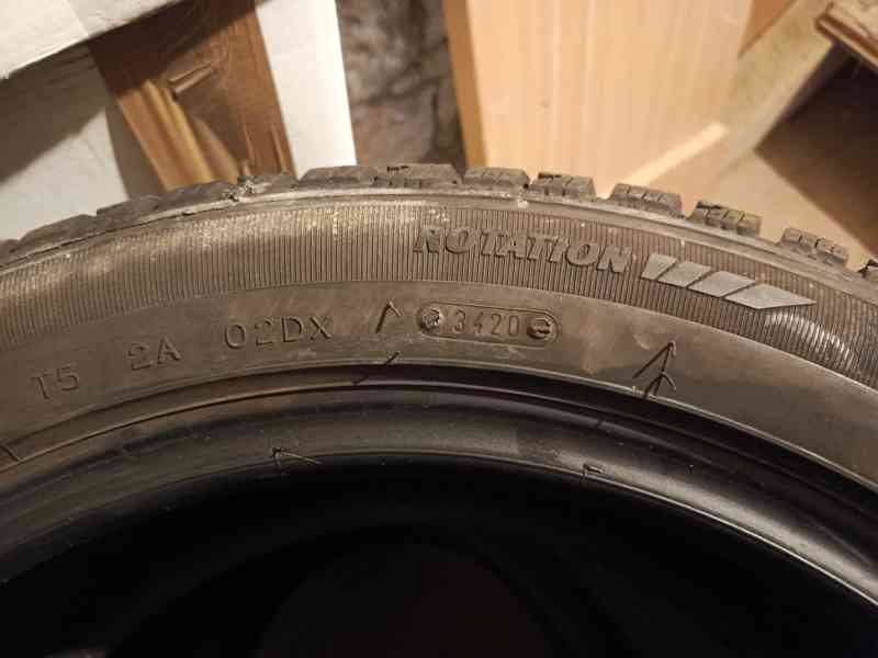 Prodám zimní pneu 205/55R17 z roku 2020 se vzorkem 8mm - foto 4