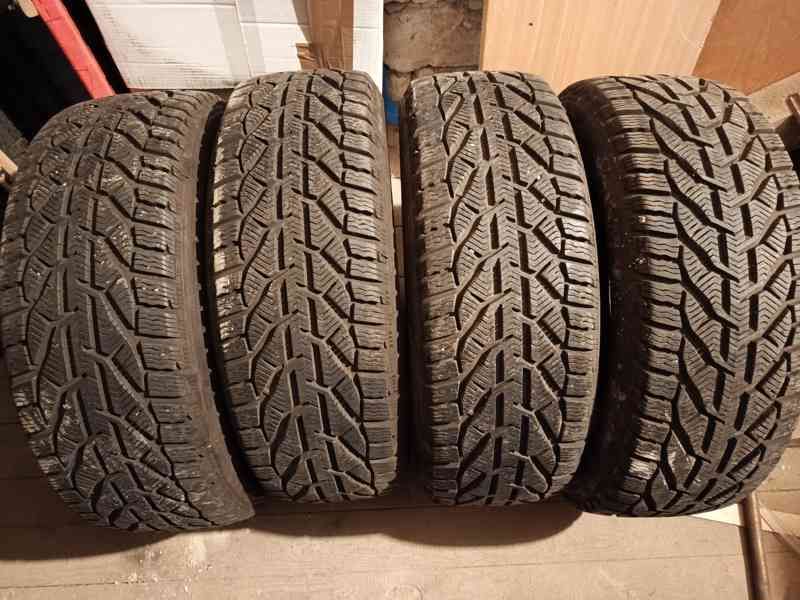 Prodám zimní pneu 205/55R17 z roku 2020 se vzorkem 8mm - foto 1