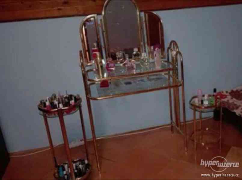 Prodám kosmetický stolek - foto 1