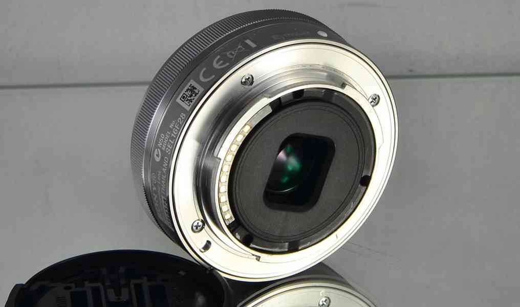 Sony E 16mm f/2,8 *APS-C Pevný širokoúhlý, E mount - foto 4