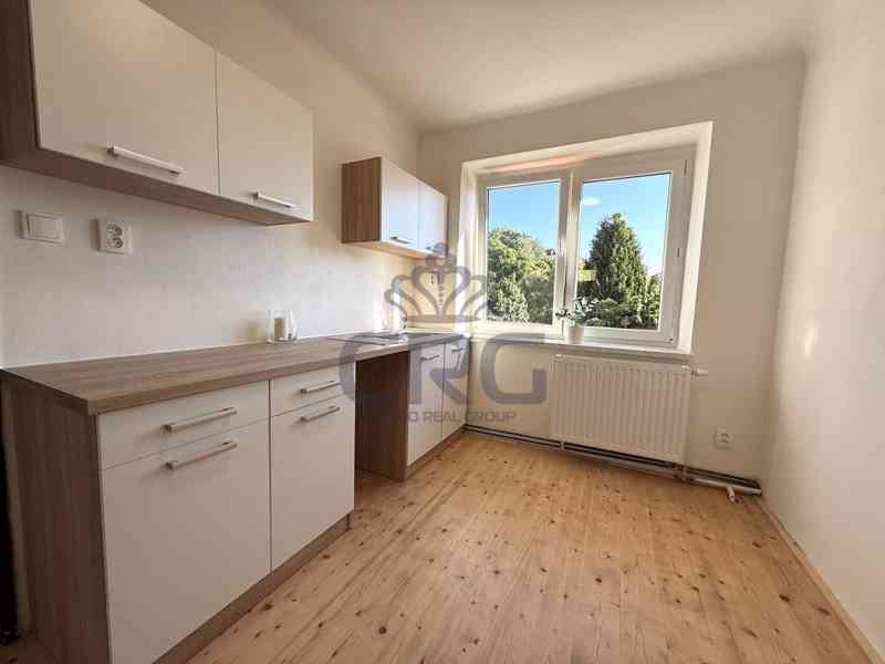 PRONÁJEM RODINNÉHO DOMU 2+1 SE ZAHRADOU V OBCI ROSICE - foto 2