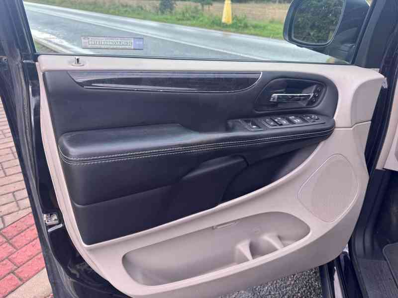 Lancia Voyager 3,6 Platinum LPG 2x DVD ČR 2013 - foto 15
