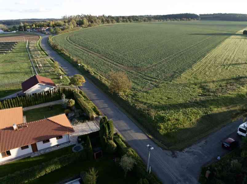 Prodej stavebního pozemku 1211 m² - Morašice - foto 5