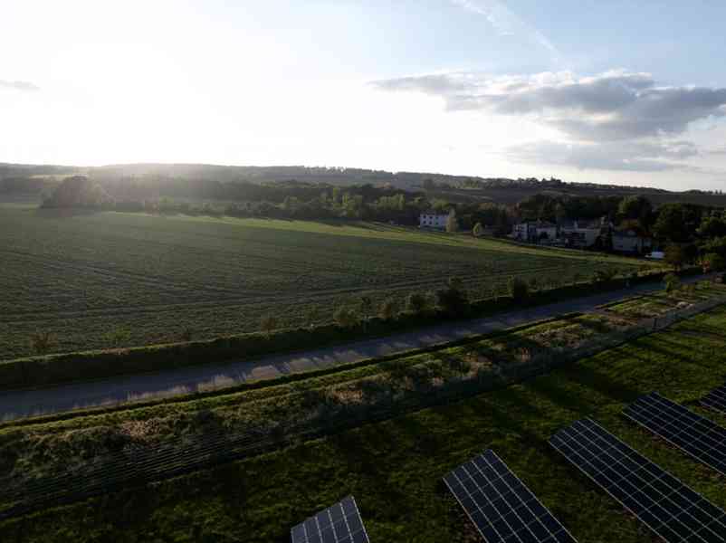 Prodej stavebního pozemku 1211 m² - Morašice - foto 4
