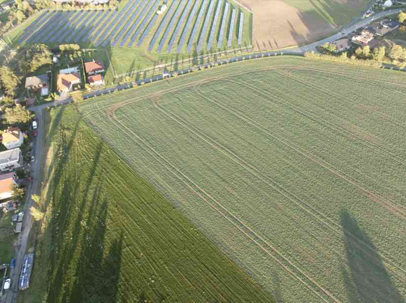 Prodej stavebního pozemku 1211 m² - Morašice - foto 2