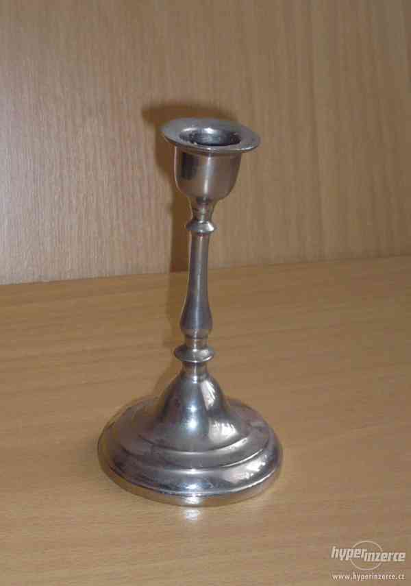 Starý kovový  svícen 13cm - foto 2