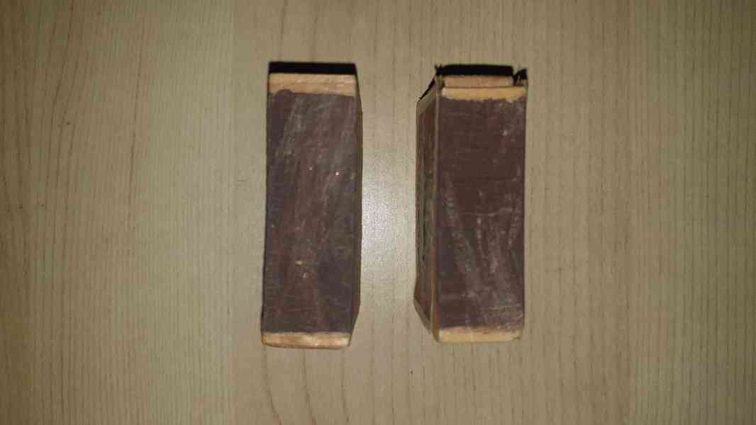 Staré dýhované krabičky se zápalkami.  - foto 2