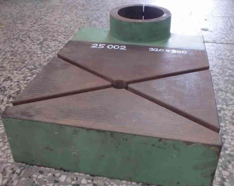 Stolek ke sloupové vrtačce upínací plocha 320x300  - foto 2