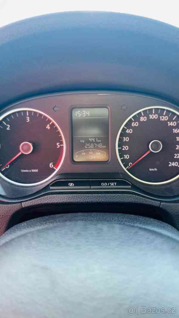 Volkswagen Polo 1,6   6R - foto 9
