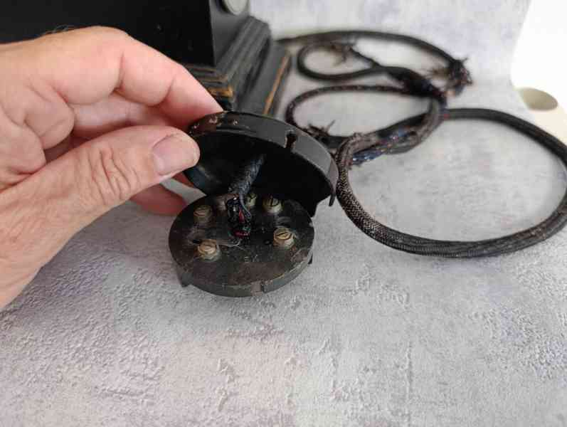 Starožitný švédský dvouklikový telefon z roku 1920-30  - foto 4