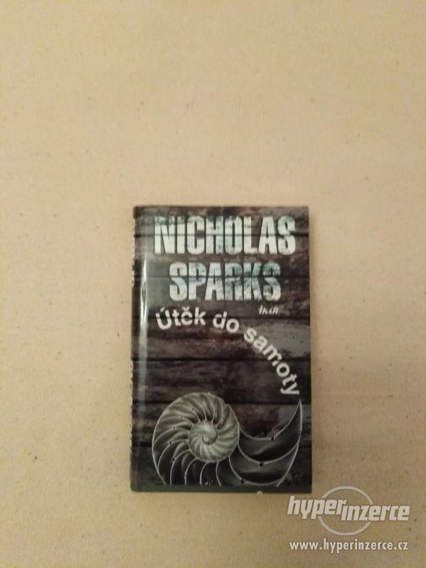 Útěk do samoty Nicholas Sparks - foto 1