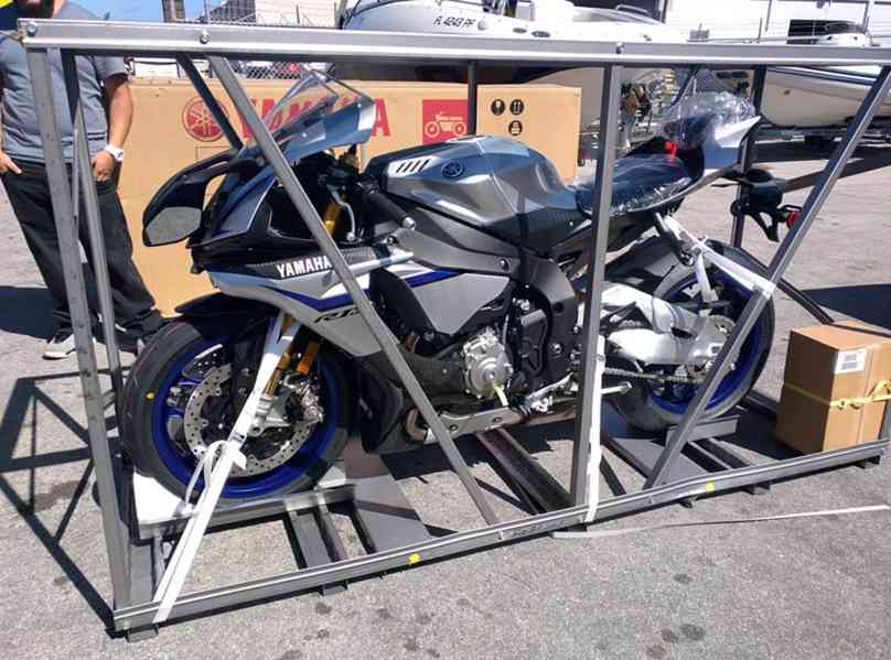 2022 Yamaha YZF-R1 Supersport Motorcycle  - foto 3