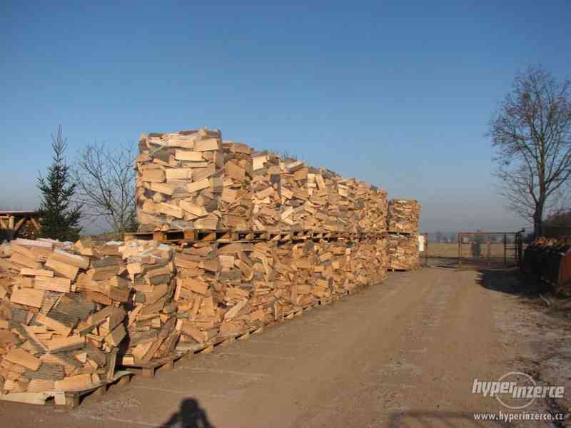 Kvalitní štípané dřevo na topení - foto 1