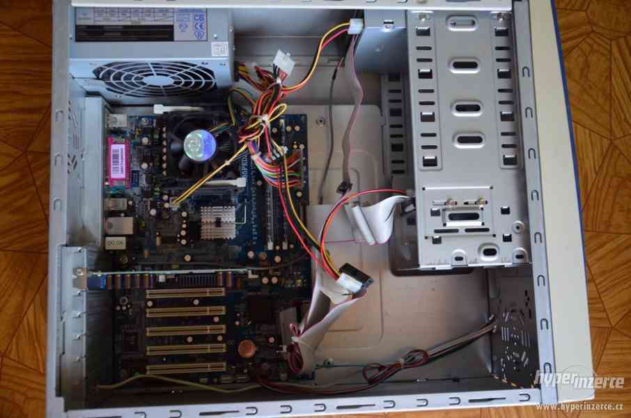 Pentium 4, 2GB RAM, vypalovačka, 300W zdroj - foto 1