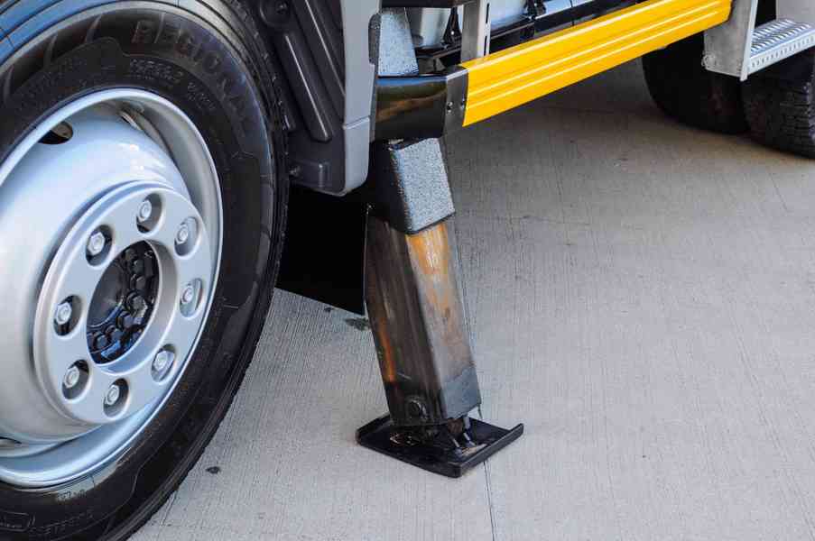 MERCEDES ATEGO 1224 PRACOVNÍ / MONTÁŽNÍ / IZOLOVANÁ PLOŠINA - foto 32