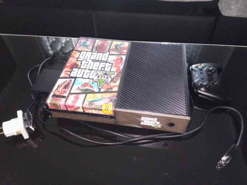 Xbox One 500GB + ovladač originál - foto 4
