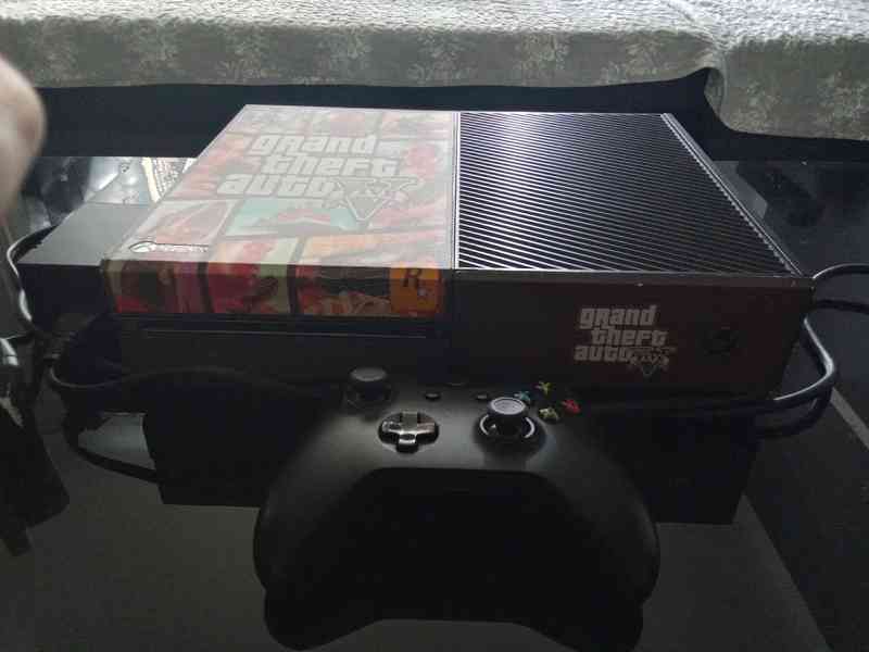 Xbox One 500GB + ovladač originál - foto 2