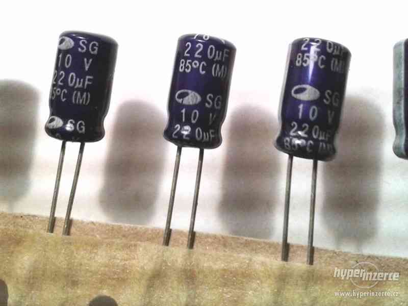 Kondenzátor elektrolyticky 220uF 10V radiální