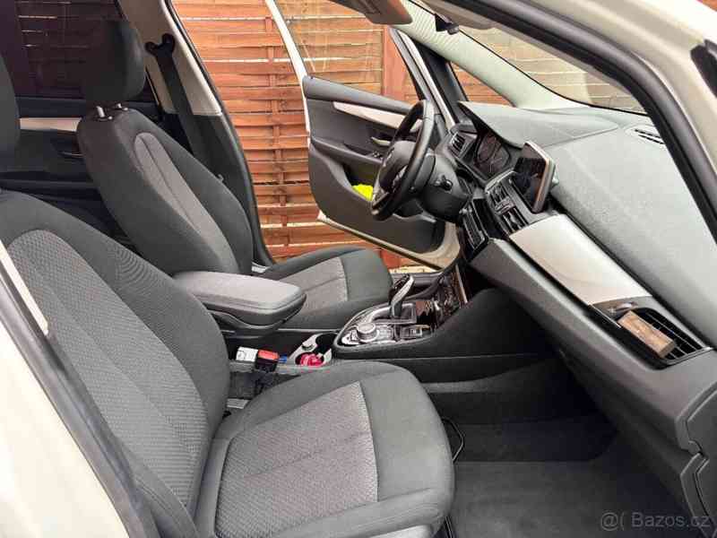 BMW Řada 2 2,0   220i Gran Tourer 2021 TOP STAV - foto 12