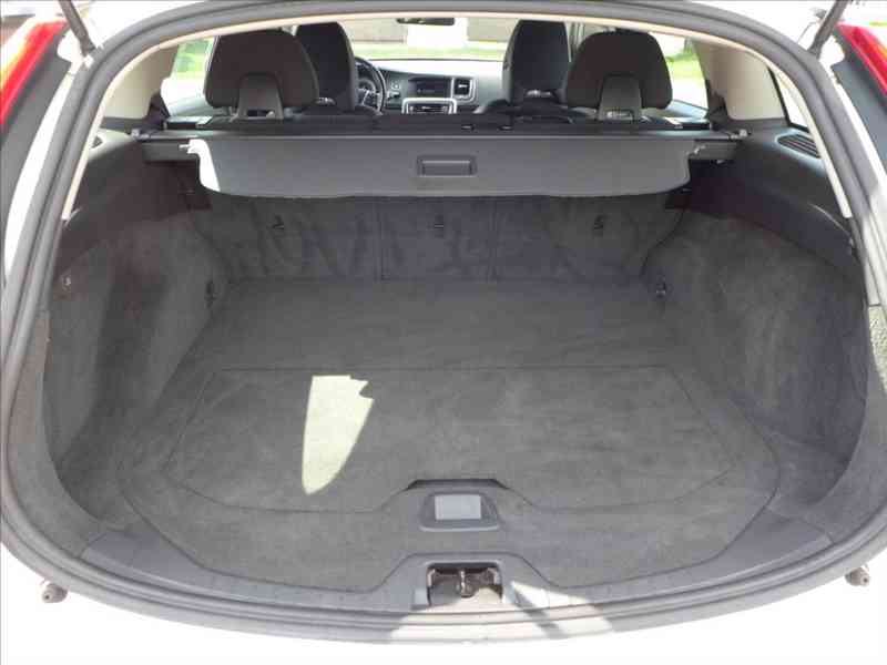 Volvo V60 1,6 D DIGI AC, SERVIS, 1.MAJ - foto 7