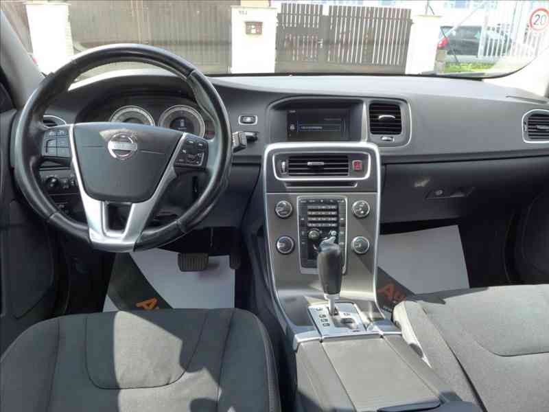 Volvo V60 1,6 D DIGI AC, SERVIS, 1.MAJ - foto 8
