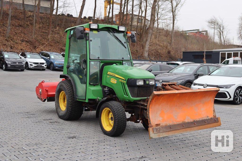 Traktor John Deere 2032R - foto 1