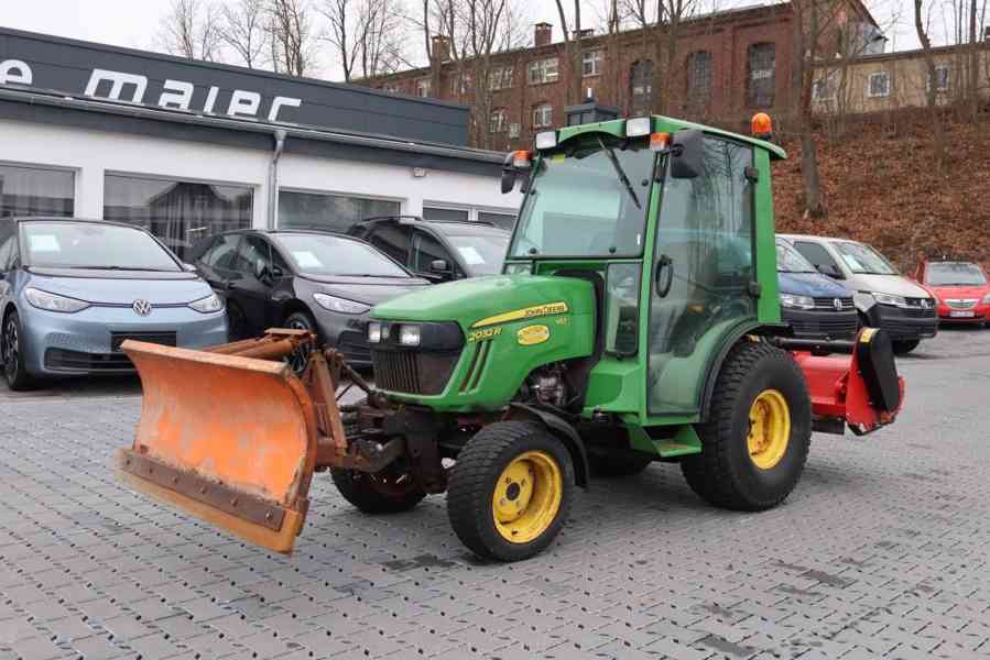 Traktor John Deere 2032R - foto 4