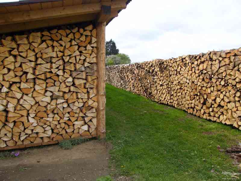 Štípané krbové (palivové) dřevo