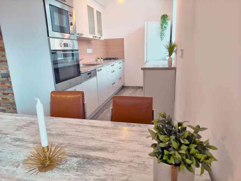 Náchod - prodej bytu 3+kk se dvěma balkony - foto 6