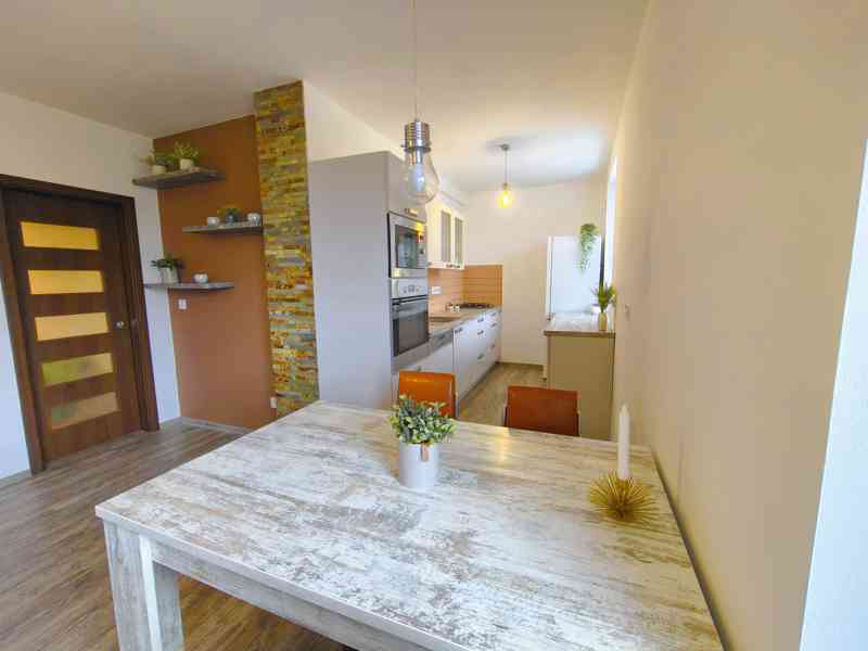 Náchod - prodej bytu 3+kk se dvěma balkony - foto 2