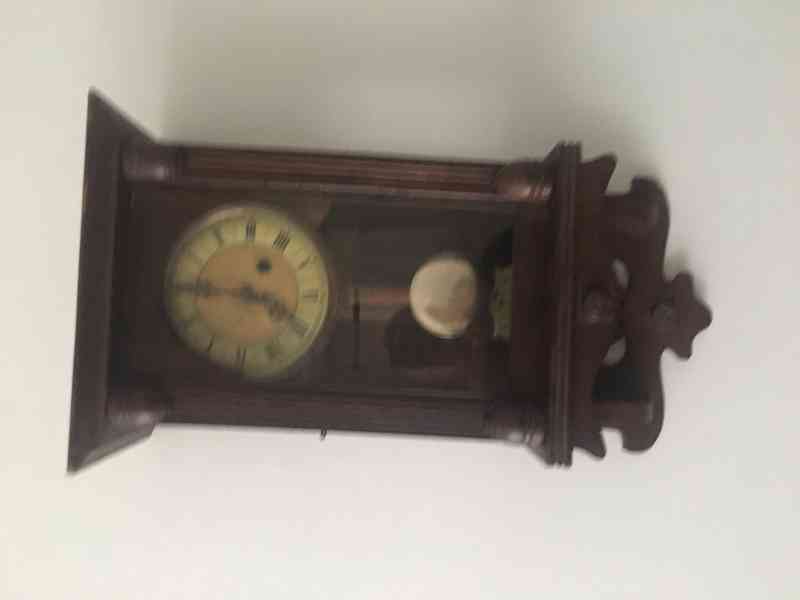 Staré dřevěné závěsné hodiny - foto 1