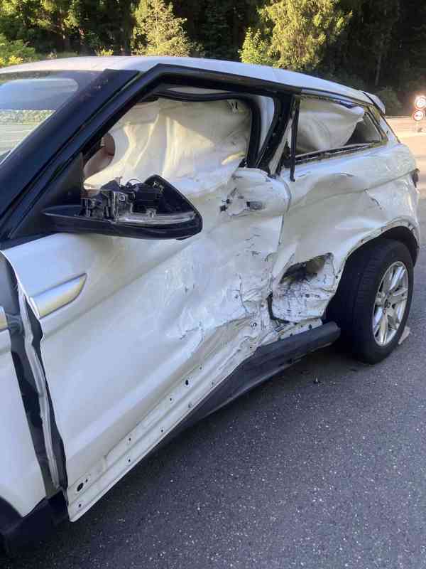 Range Rover Evoque 2,2 Diesel 112tis km, havarovaný - foto 1