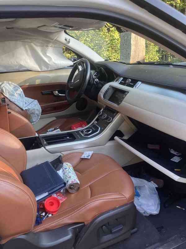 Range Rover Evoque 2,2 Diesel 112tis km, havarovaný - foto 3