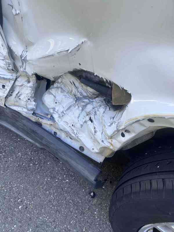 Range Rover Evoque 2,2 Diesel 112tis km, havarovaný - foto 4