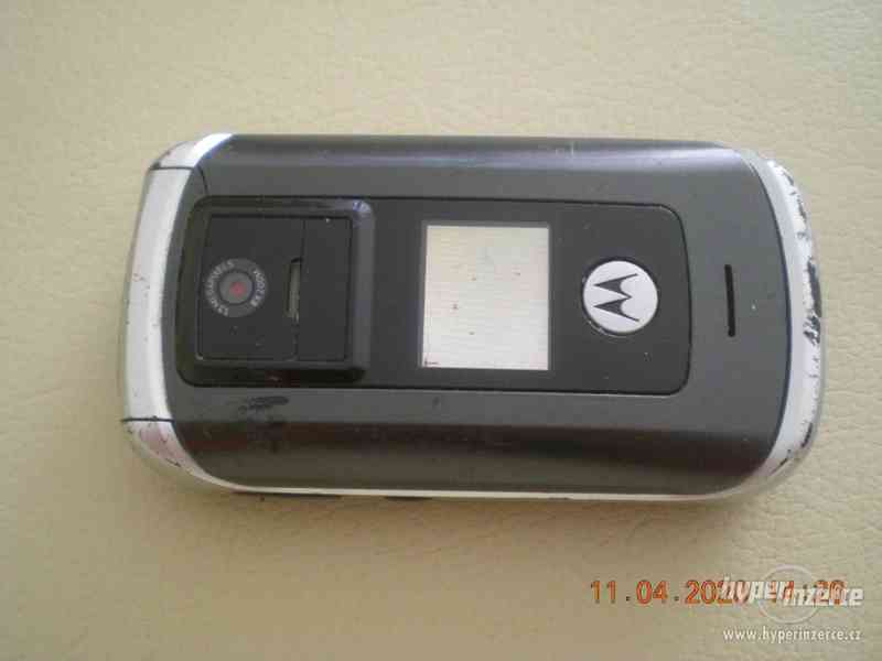 Motorola E1070 - véčkový mobilní telefon - foto 1
