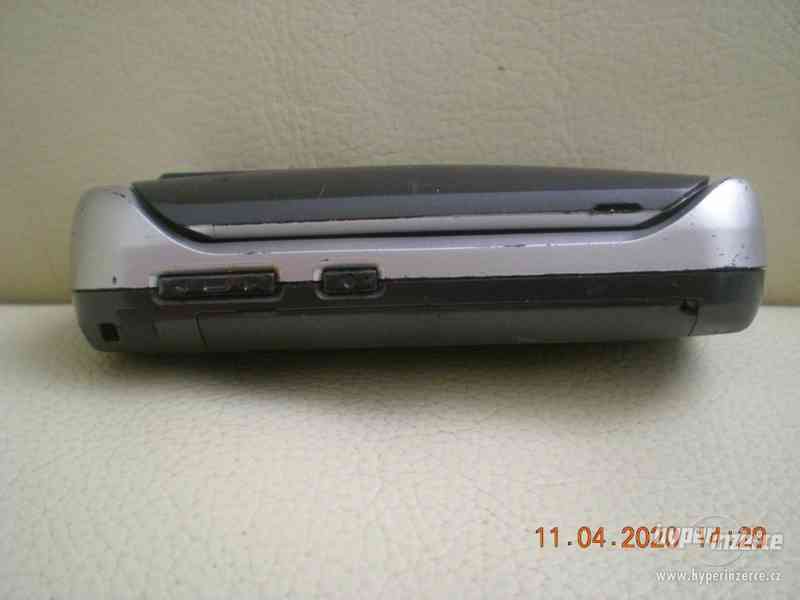 Motorola E1070 - véčkový mobilní telefon - foto 5