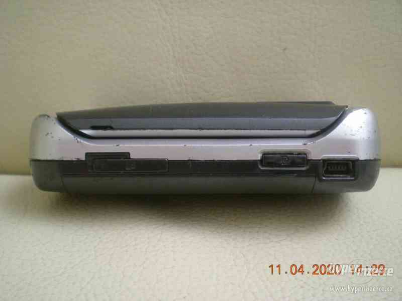 Motorola E1070 - véčkový mobilní telefon - foto 6