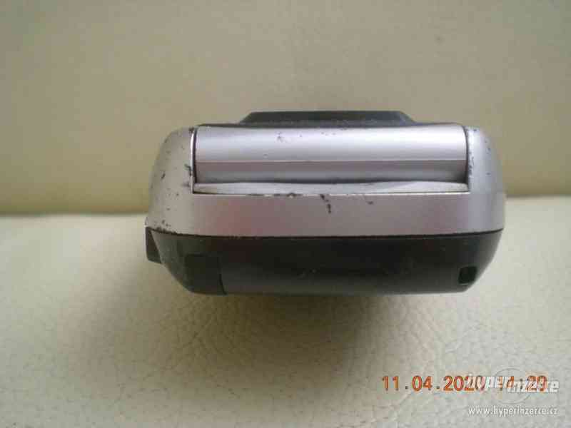 Motorola E1070 - véčkový mobilní telefon - foto 7